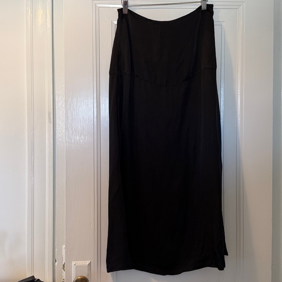 Everlane Classic Black Skirt - Picture 1 of 3